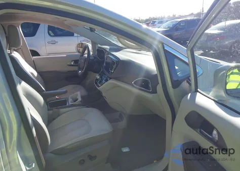 2019 Chrysler Pacifica Touring L Plus z USA, uszkodzony, nr VIN 2C4RC1EG1KR721771